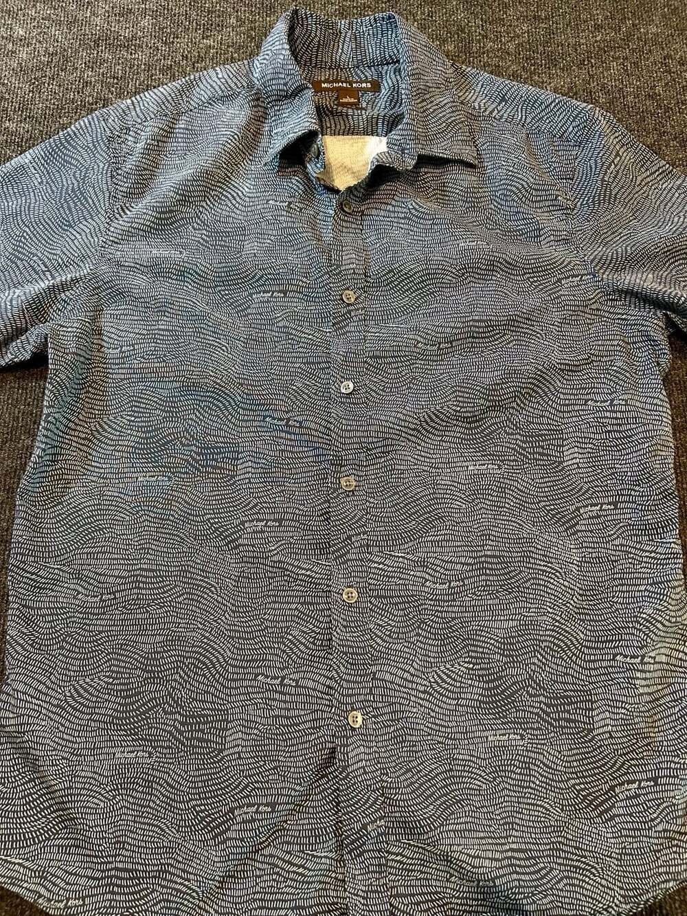 Michael Kors Men's Slim Fit Short Sleeve Button Down Shirt with Abstract Print